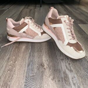 Michael Kors Wilma Suede Low-top Sneakers